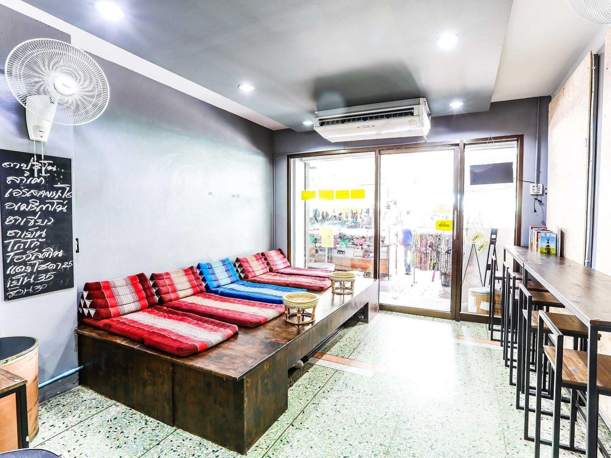 Hits Hostel Bangkok Buitenkant foto